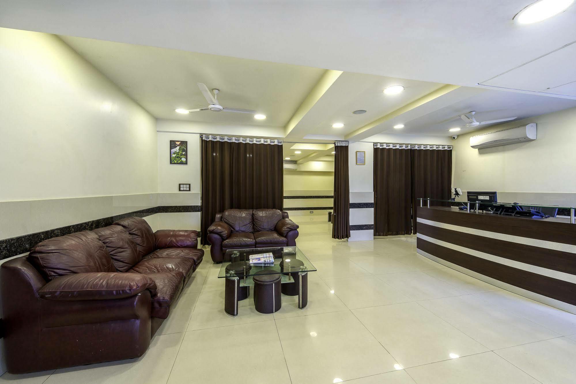 Oyo 16703 Hotel The Platinum Kolkata Luaran gambar