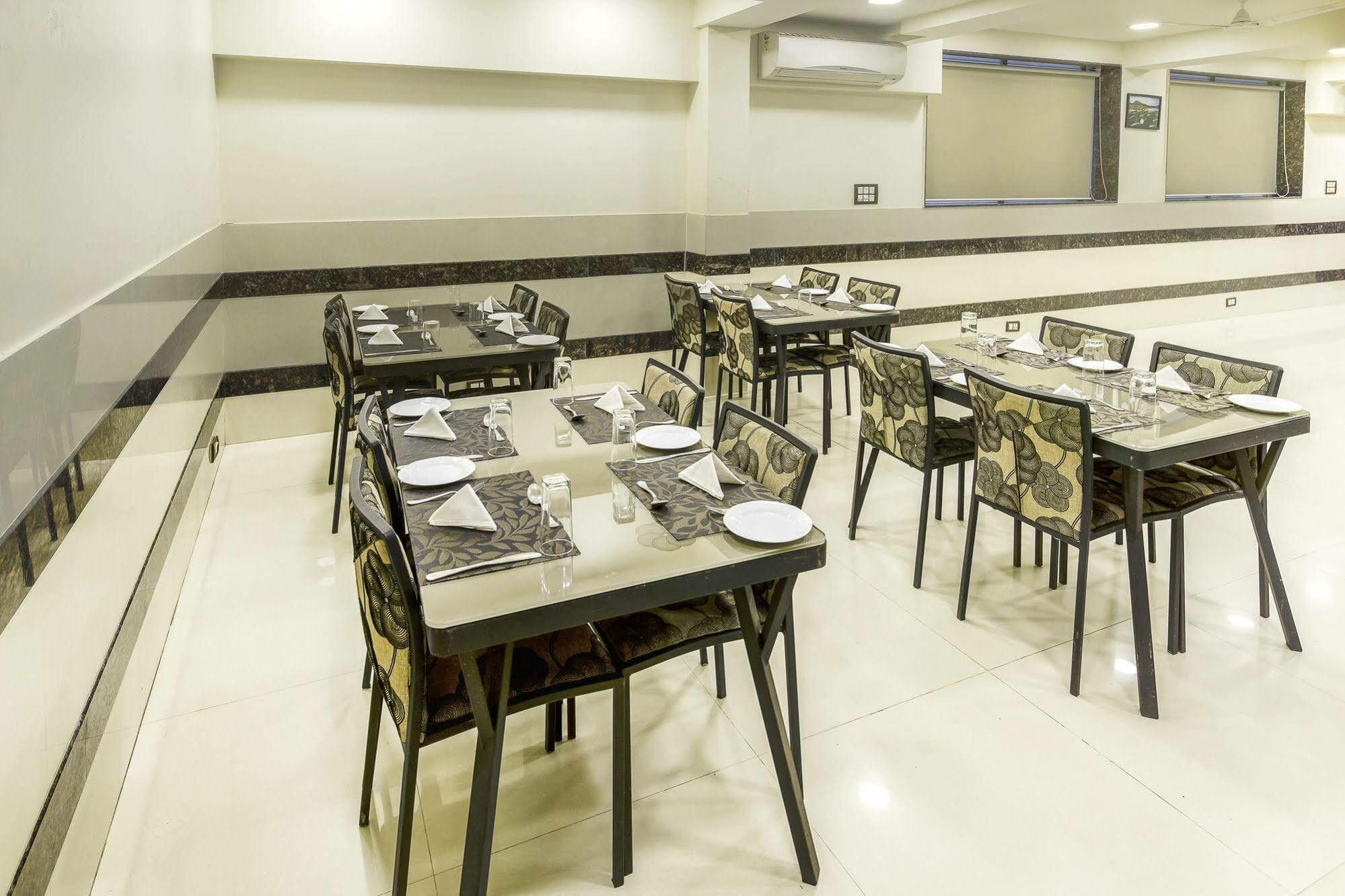 Oyo 16703 Hotel The Platinum Kolkata Luaran gambar