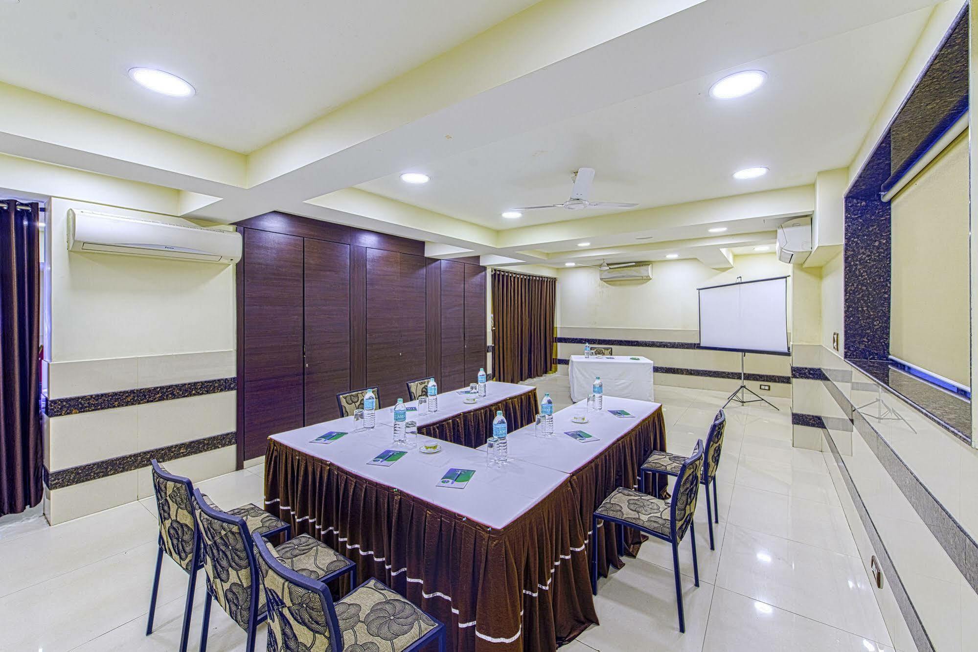 Oyo 16703 Hotel The Platinum Kolkata Luaran gambar