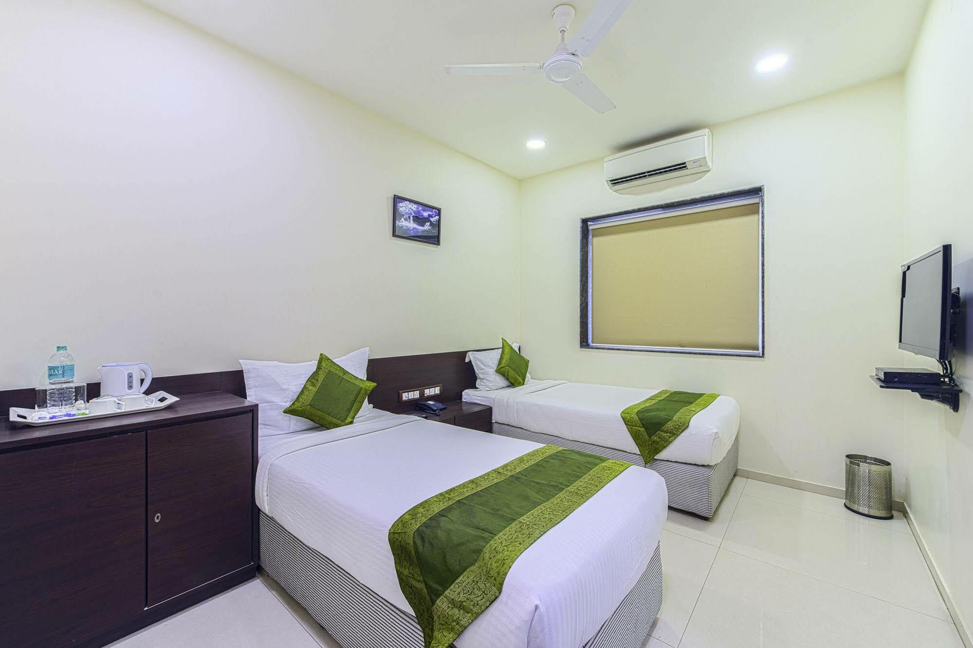 Oyo 16703 Hotel The Platinum Kolkata Luaran gambar