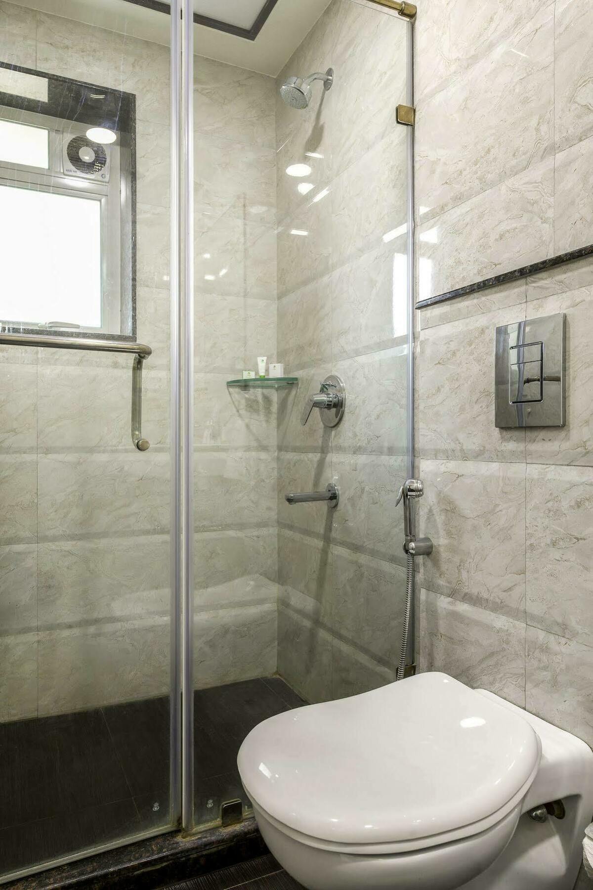 Oyo 16703 Hotel The Platinum Kolkata Luaran gambar