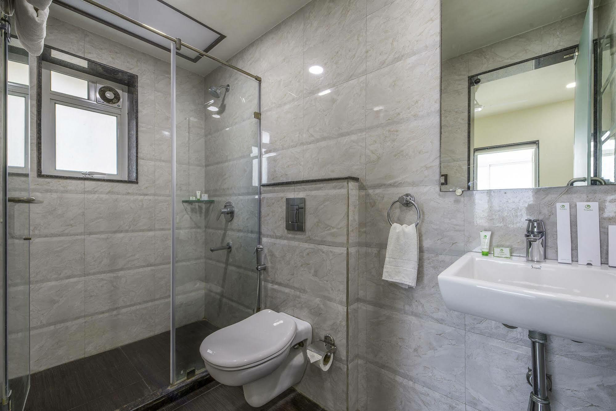 Oyo 16703 Hotel The Platinum Kolkata Luaran gambar
