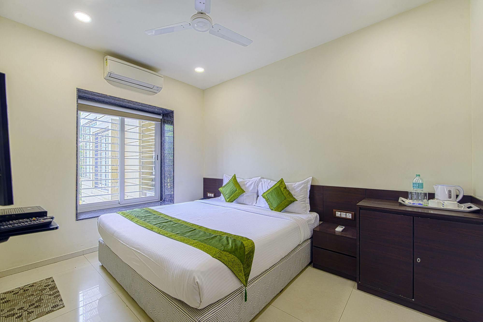 Oyo 16703 Hotel The Platinum Kolkata Luaran gambar