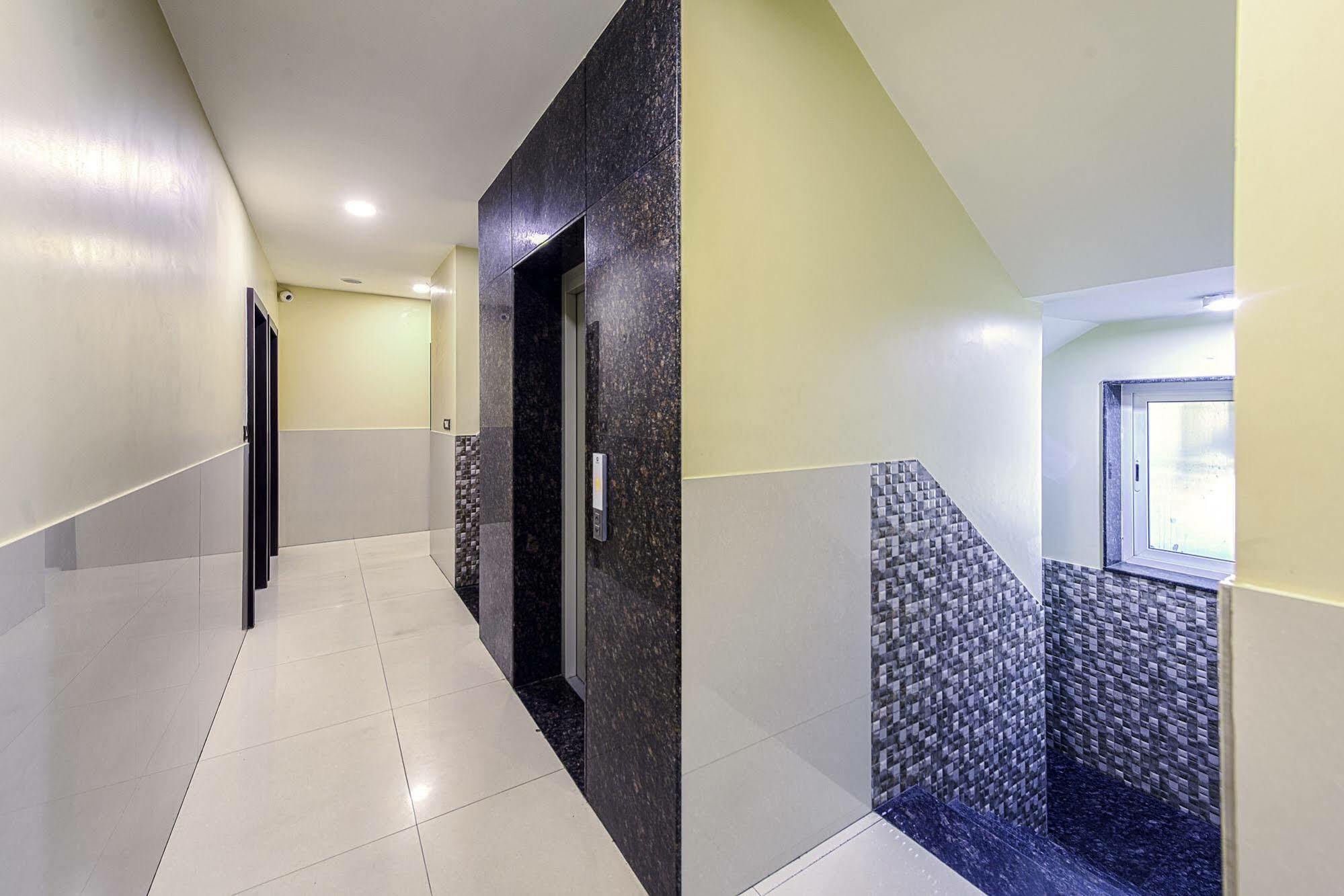 Oyo 16703 Hotel The Platinum Kolkata Luaran gambar